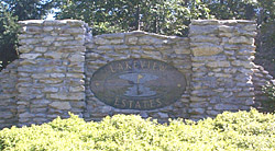 South entrance to Lakeview Estates (23298 bytes)